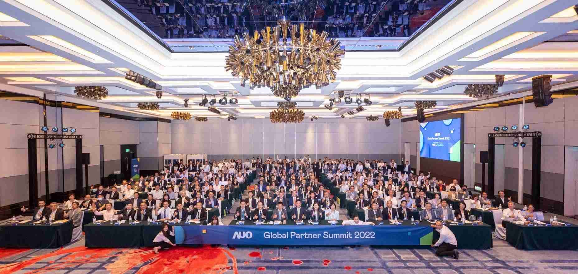 友達推動「安心、、創新、、、、用心、、、同心、、、、盡心」五星職旅，，，，為菲籍員工打造全方位照護，，，首度贏得「人權實踐與發展領袖獎」殊榮