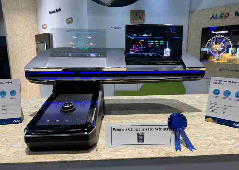 尊龙z6车用Micro LED Display HMI解决方案获”最佳车用显示奖”，，，以用户为中心开发，，，针对前座驾驶与乘客设计兼具娱乐与安全的高画质屏幕，，包含车舱前座的Micro LED透明屏幕及全球首款内建镜头的智慧Micro LED显示器