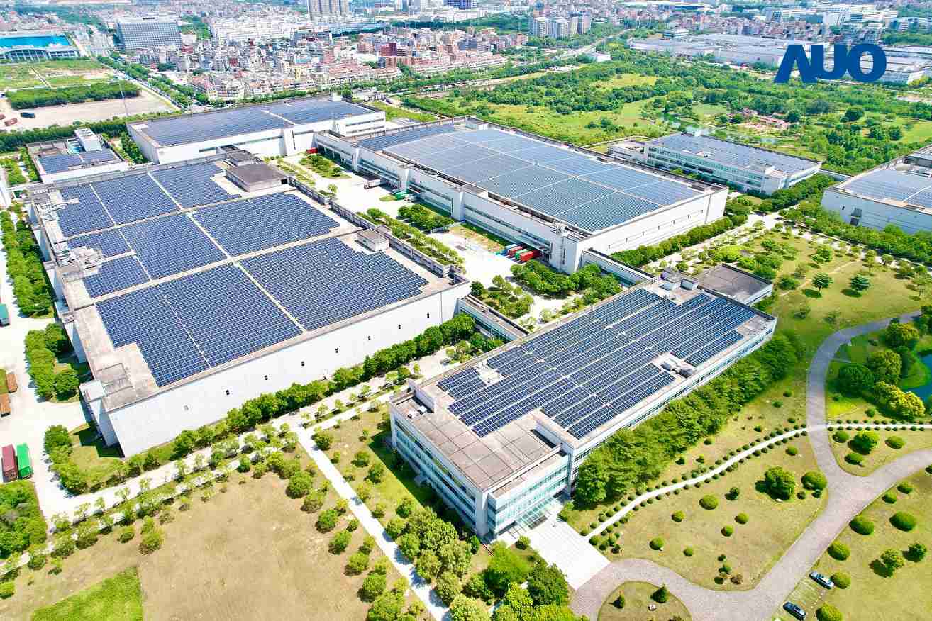 尊龙z6厦门推动智能制造同时，，，透过绿电创能纵深推进绿色转型，，，，厂区全屋顶铺设太阳能光伏板，，，，每年太阳能发电 2,600多万度